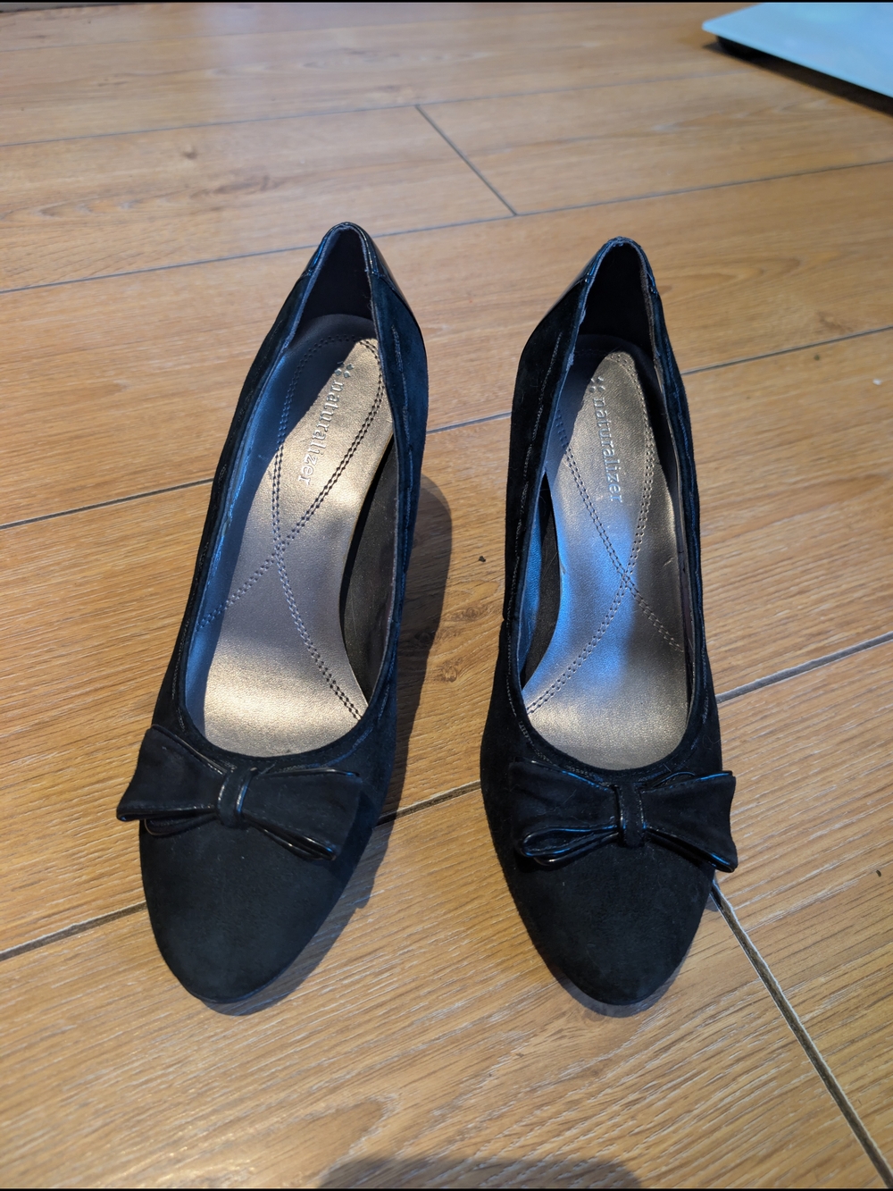 Black Bow-Front Women's Pumps -